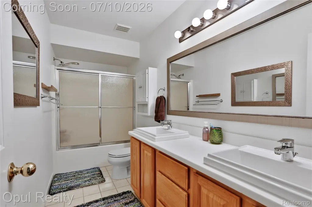 7725 Partridge Hill Drive Hamburg Township MI 48116