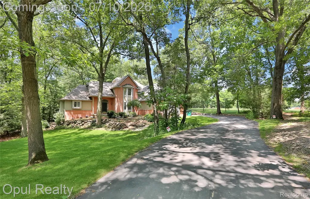 7725 Partridge Hill Drive Hamburg Township MI 48116