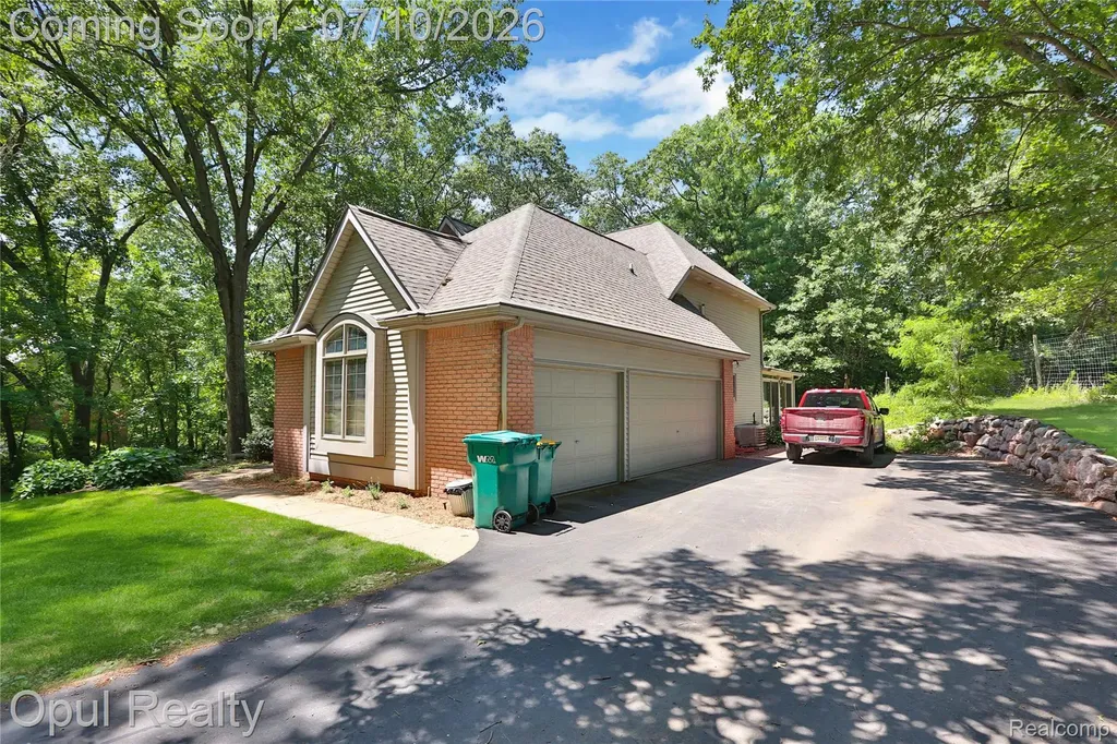 7725 Partridge Hill Drive Hamburg Township MI 48116