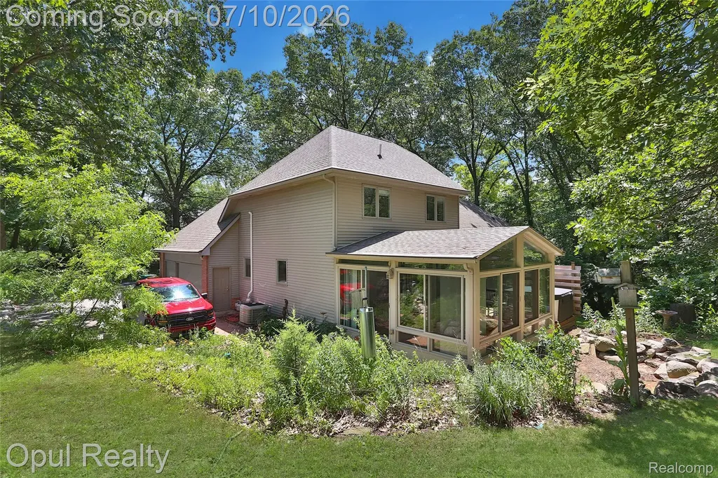 7725 Partridge Hill Drive Hamburg Township MI 48116