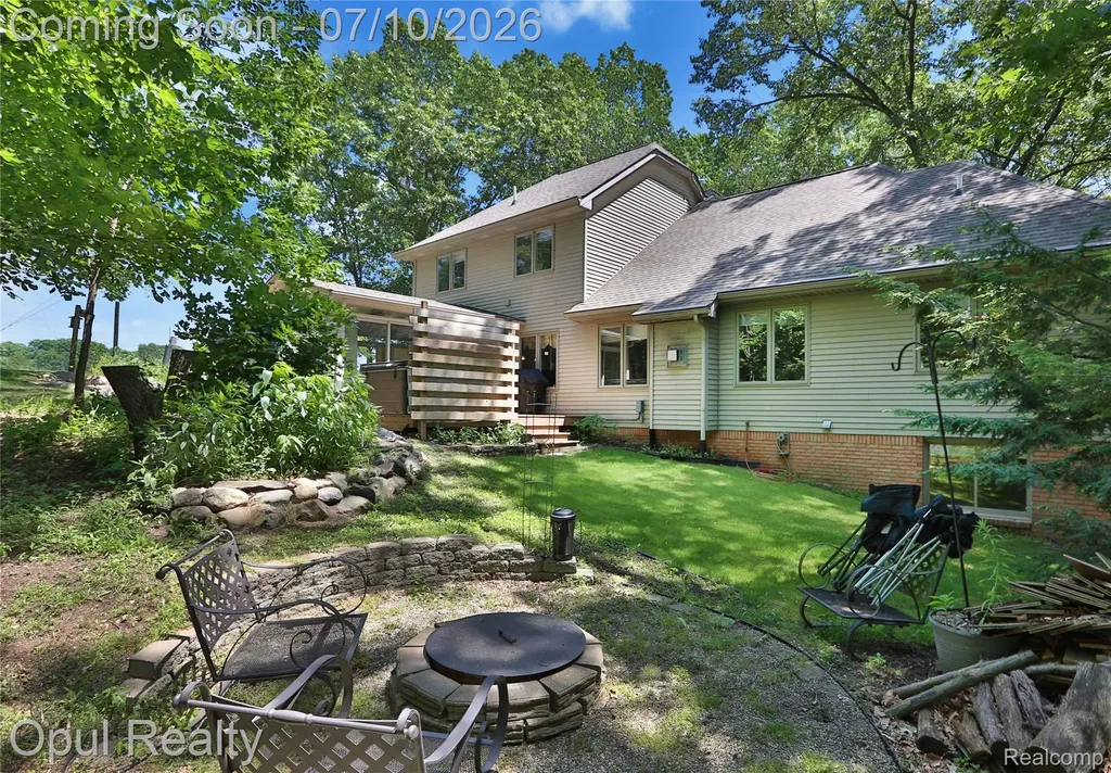 7725 Partridge Hill Drive Hamburg Township MI 48116