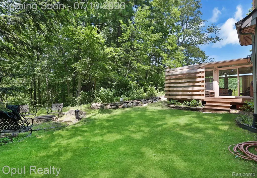 7725 Partridge Hill Drive Hamburg Township MI 48116