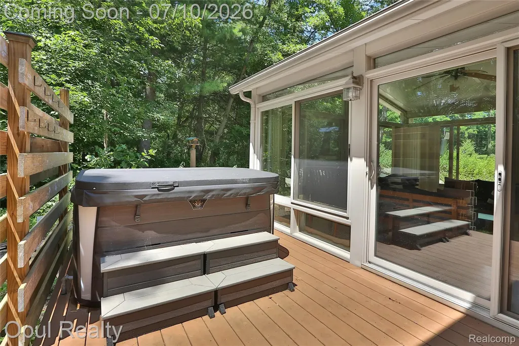 7725 Partridge Hill Drive Hamburg Township MI 48116