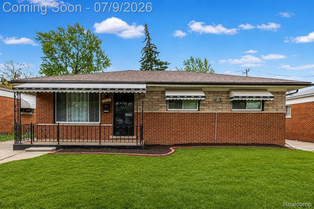 7218 Superior Center Line City MI 48015