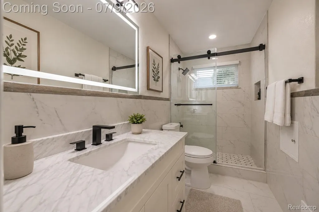 7218 Superior Center Line City MI 48015