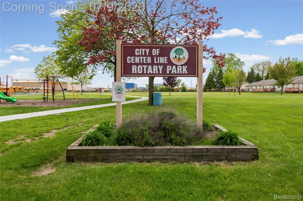 7218 Superior Center Line City MI 48015