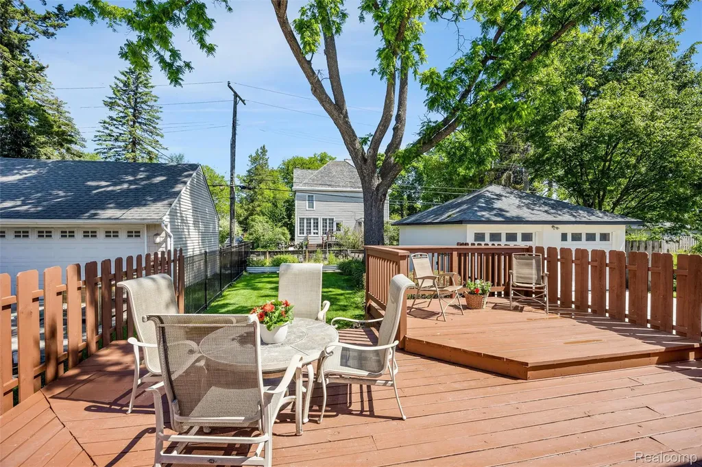 10504 Borgman Avenue Huntington Woods City MI 48070