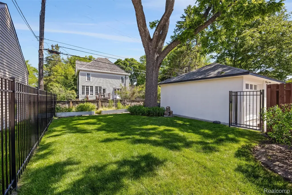 10504 Borgman Avenue Huntington Woods City MI 48070