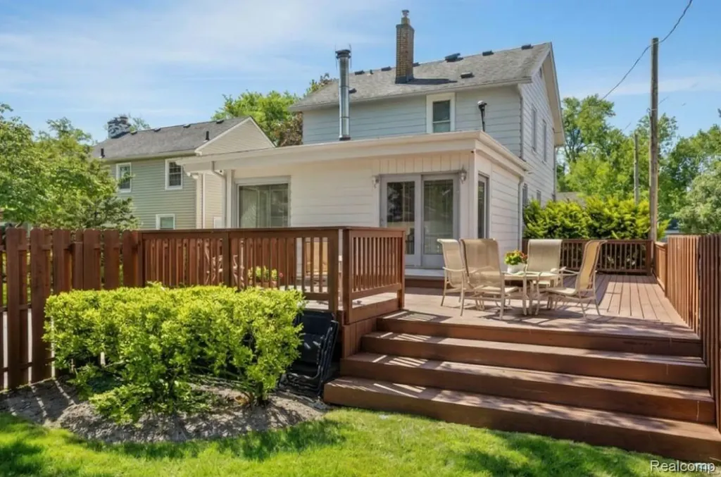 10504 Borgman Avenue Huntington Woods City MI 48070