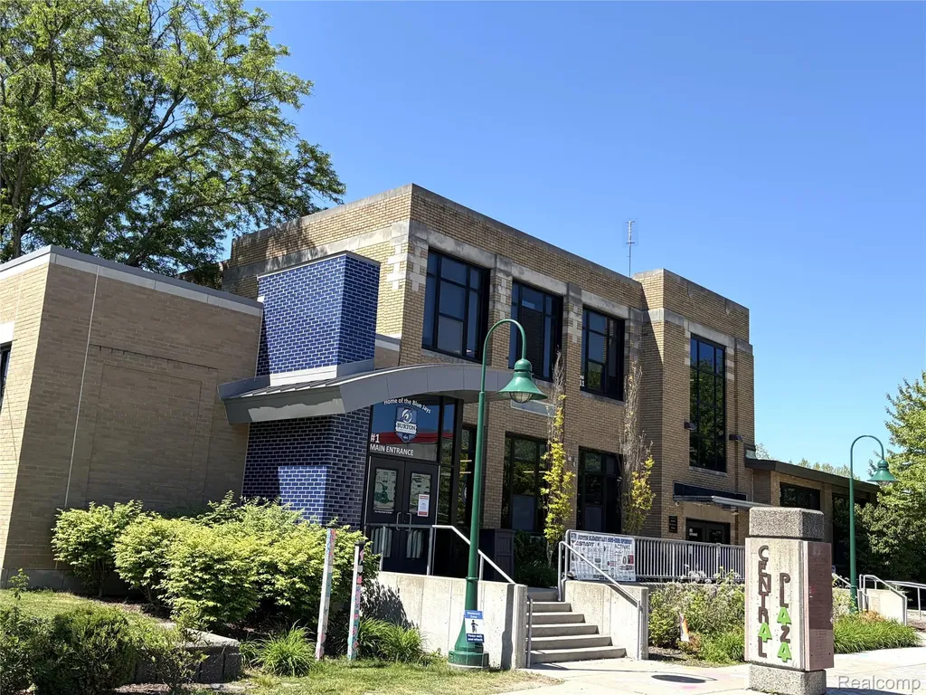 10504 Borgman Avenue Huntington Woods City MI 48070