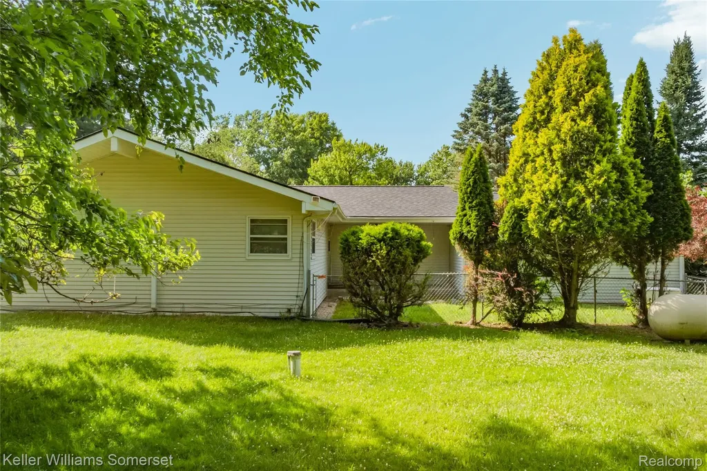 2344 Rochester Road Addison Township MI 48367