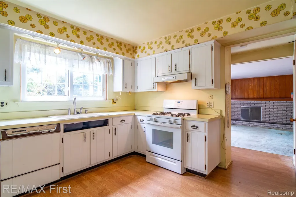 3848 Pall Drive Warren City MI 48092