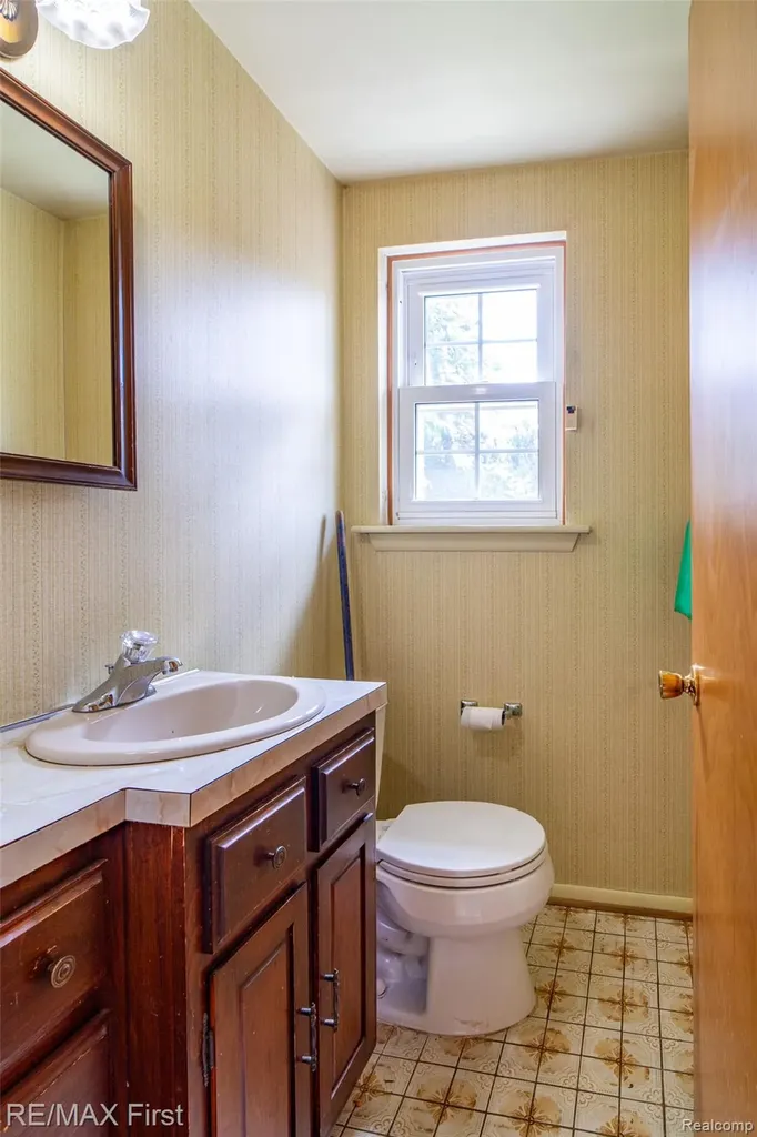 3848 Pall Drive Warren City MI 48092