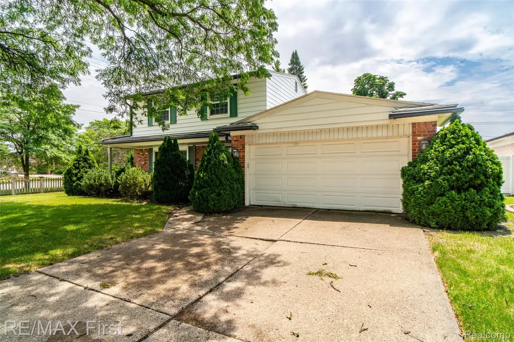 3848 Pall Drive Warren City MI 48092