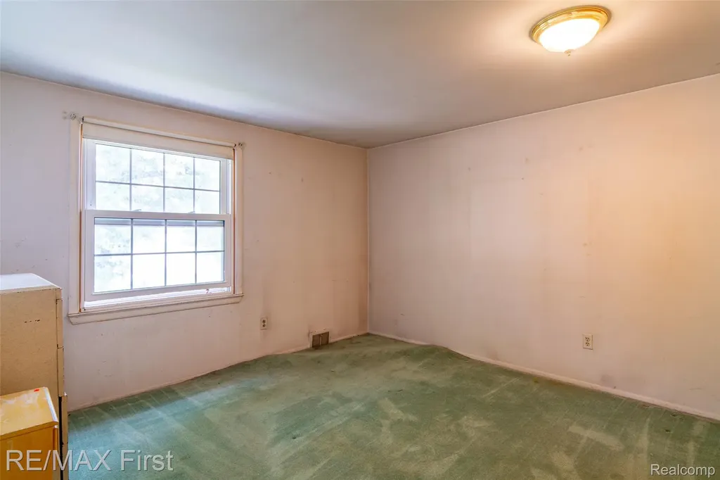 3848 Pall Drive Warren City MI 48092