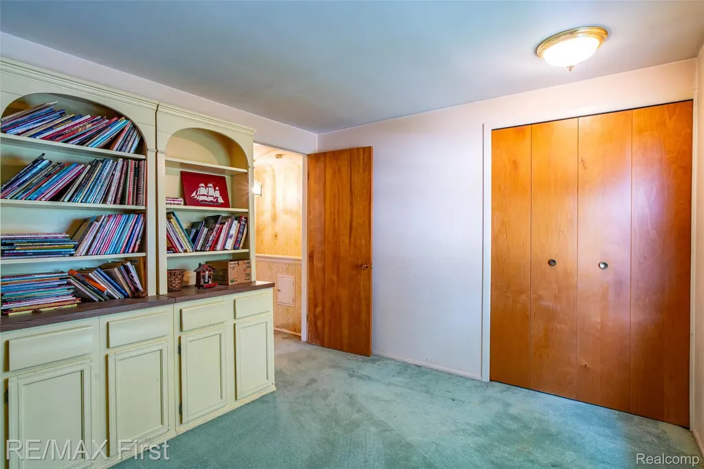 3848 Pall Drive Warren City MI 48092