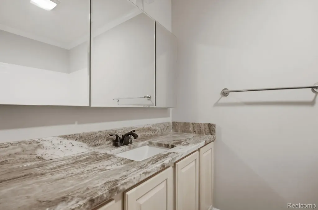 47078 Auburn Court Shelby Charter Township MI 48317
