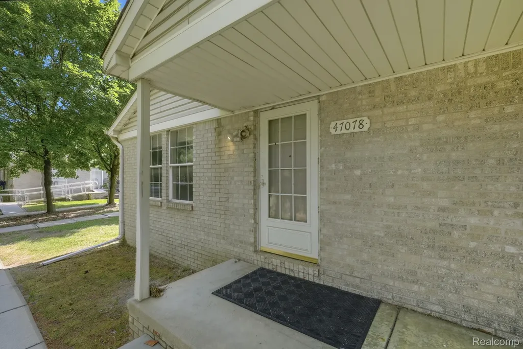 47078 Auburn Court Shelby Charter Township MI 48317