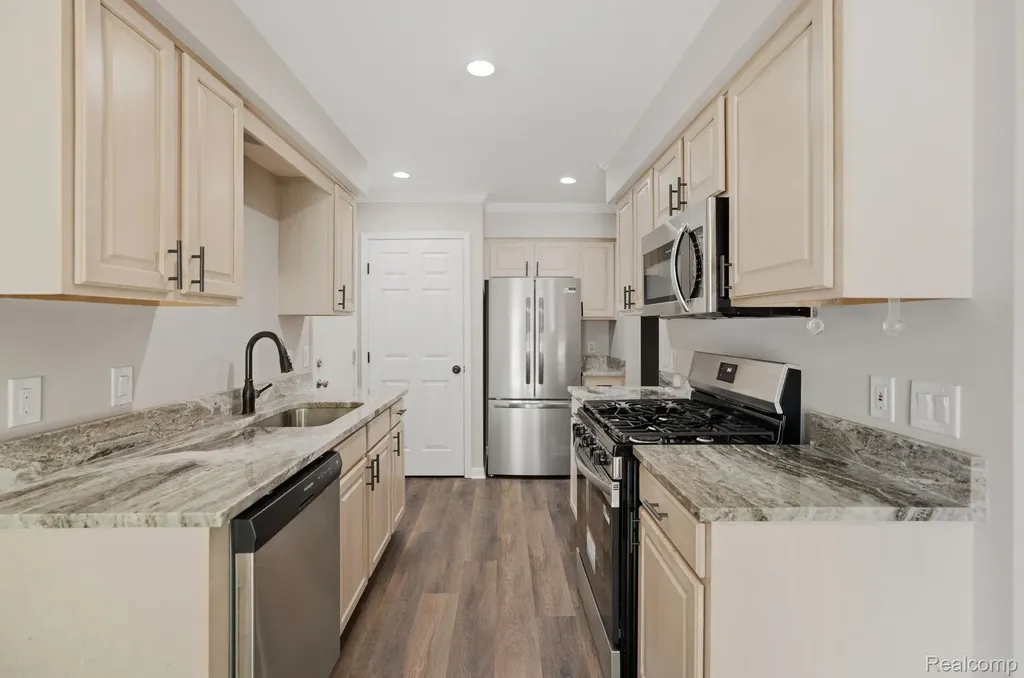 47078 Auburn Court Shelby Charter Township MI 48317