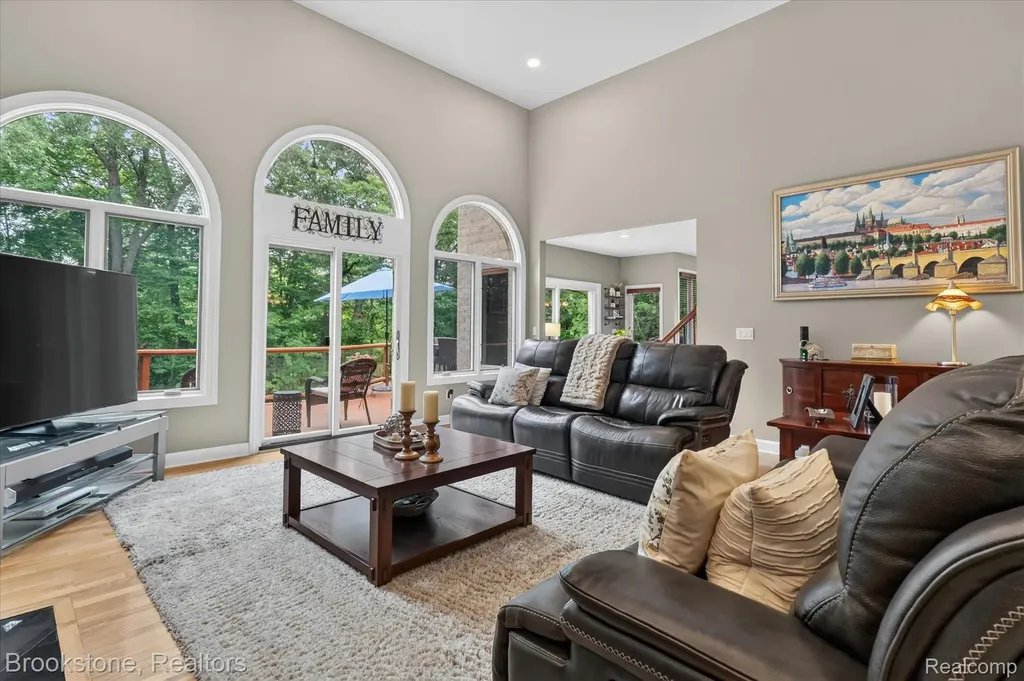 1330 Corey Cove White Lake Charter Township MI 48383