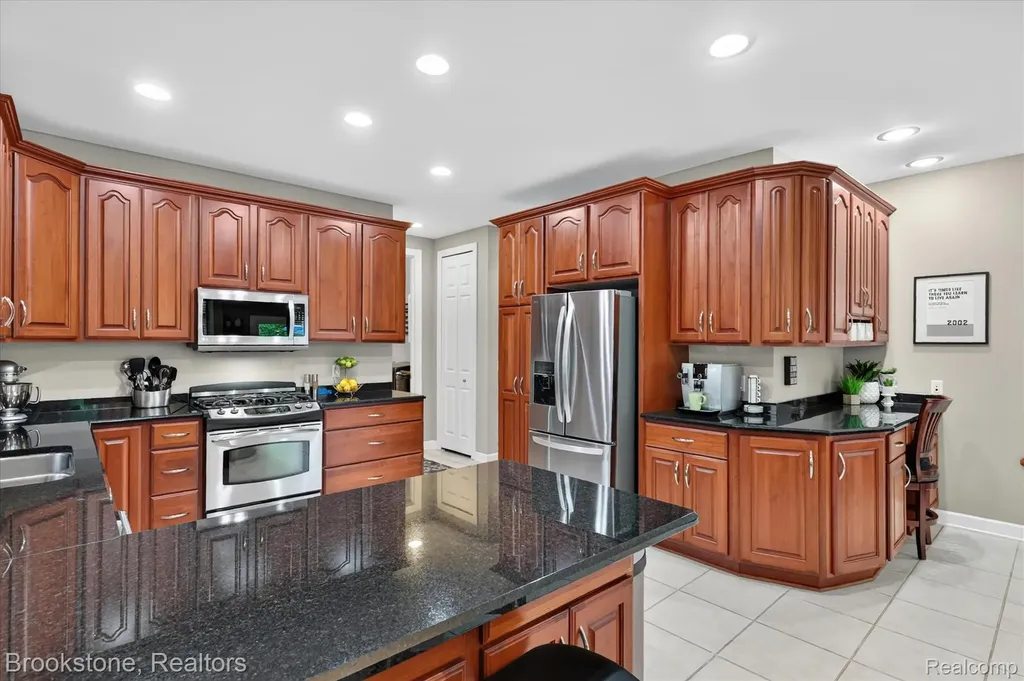 1330 Corey Cove White Lake Charter Township MI 48383