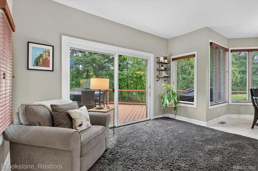 1330 Corey Cove White Lake Charter Township MI 48383