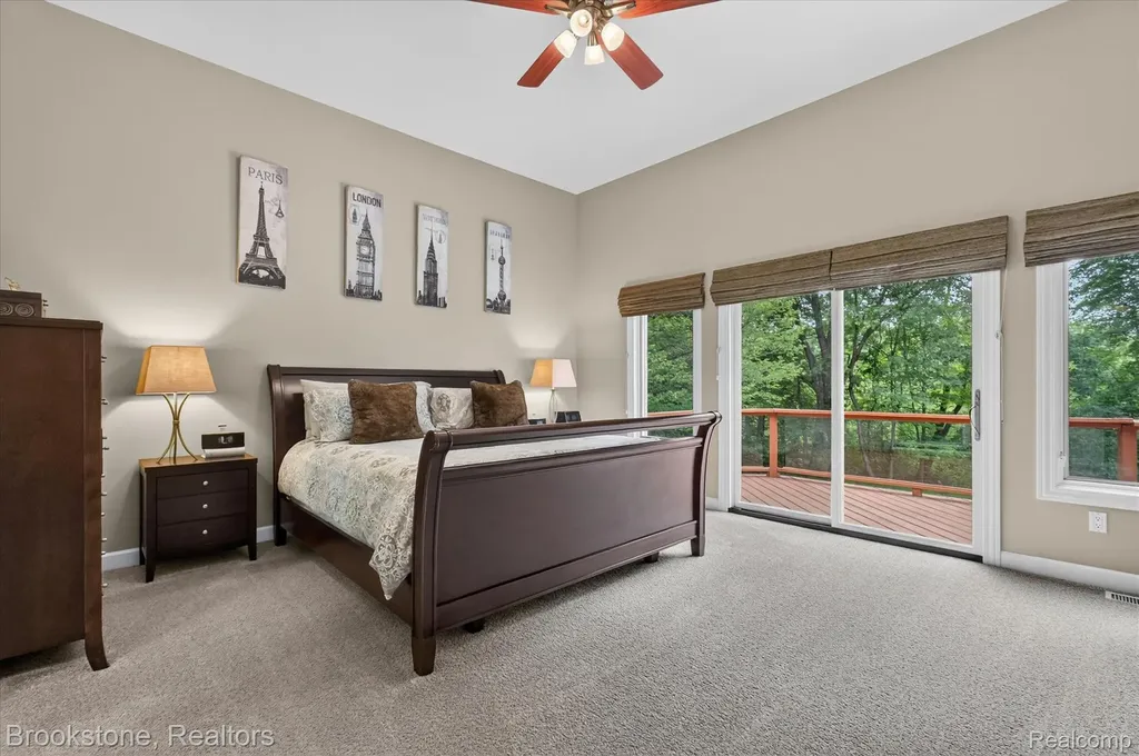 1330 Corey Cove White Lake Charter Township MI 48383