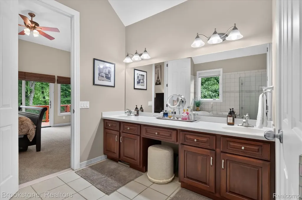 1330 Corey Cove White Lake Charter Township MI 48383