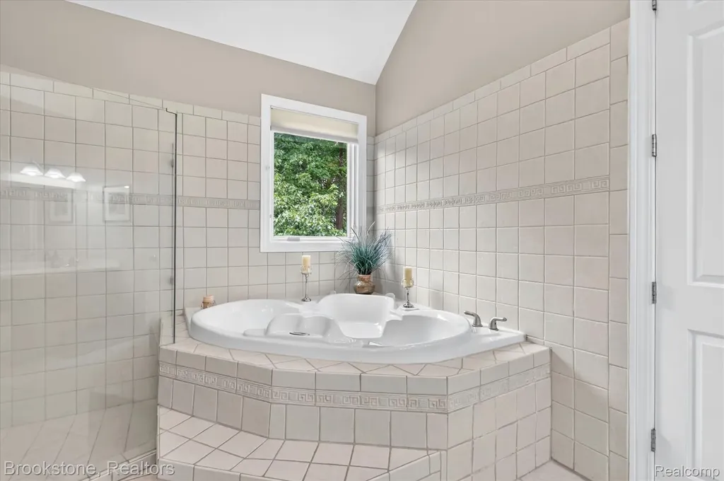 1330 Corey Cove White Lake Charter Township MI 48383