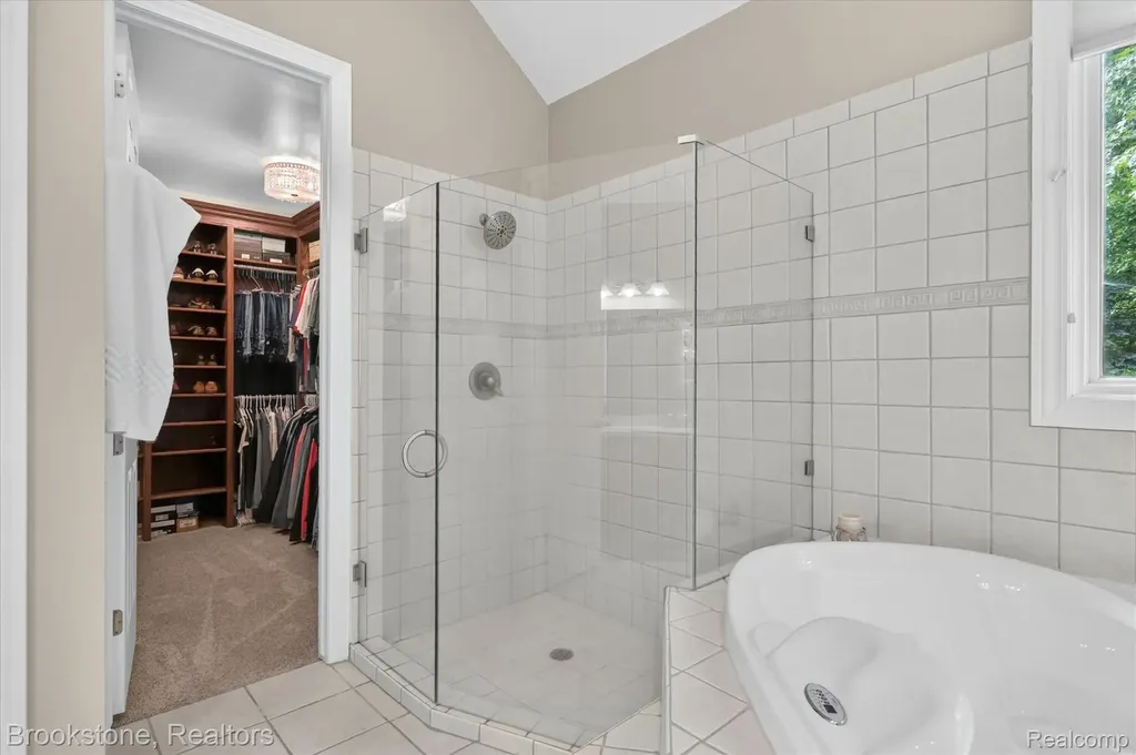 1330 Corey Cove White Lake Charter Township MI 48383
