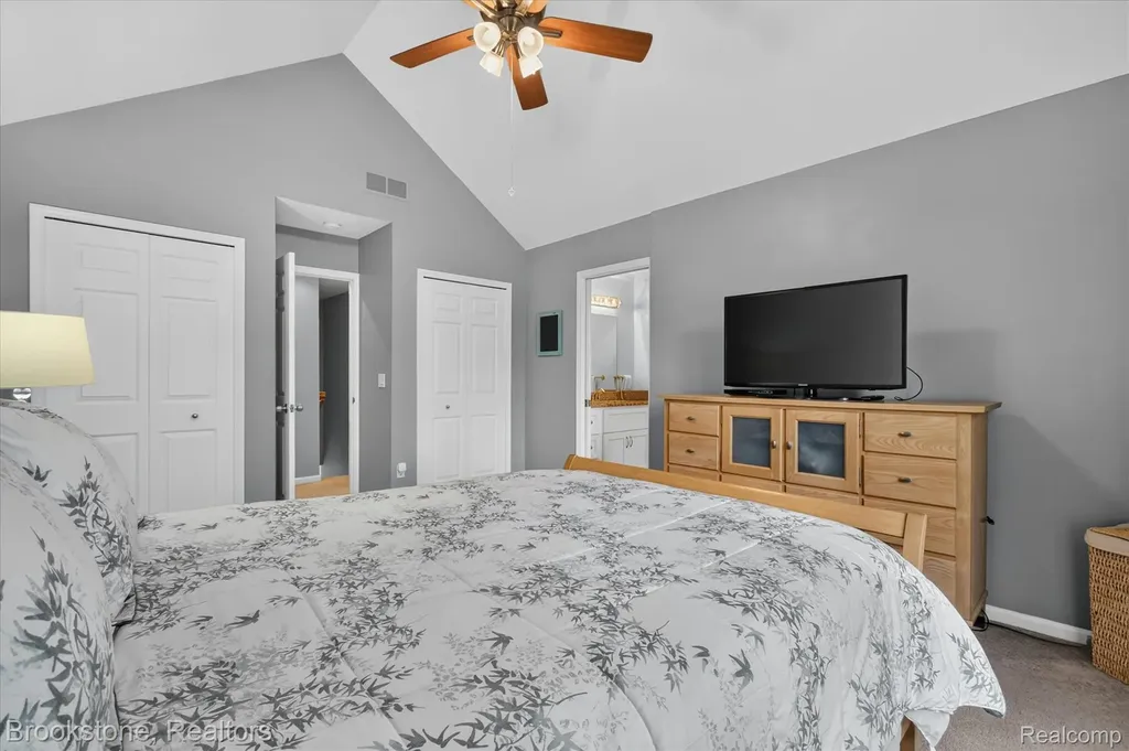 1330 Corey Cove White Lake Charter Township MI 48383
