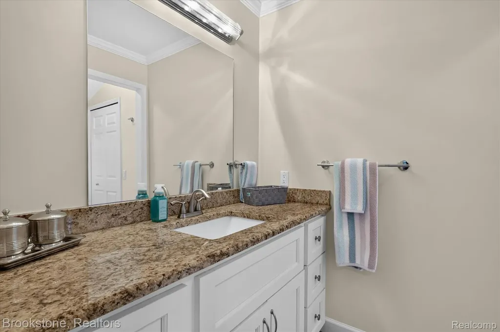 1330 Corey Cove White Lake Charter Township MI 48383
