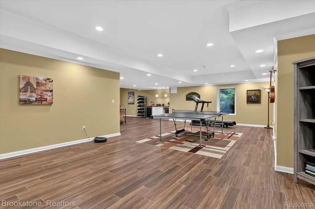 1330 Corey Cove White Lake Charter Township MI 48383