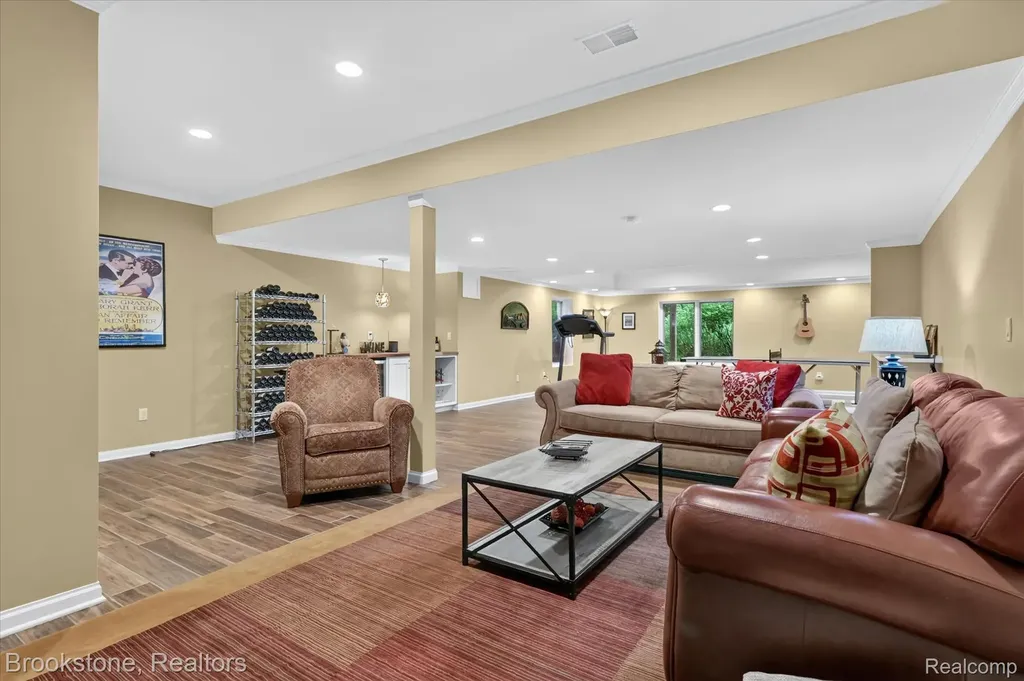 1330 Corey Cove White Lake Charter Township MI 48383