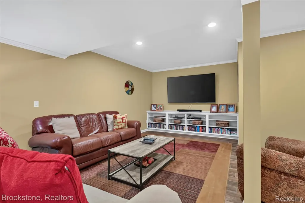 1330 Corey Cove White Lake Charter Township MI 48383