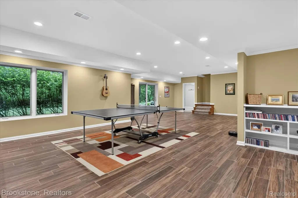 1330 Corey Cove White Lake Charter Township MI 48383