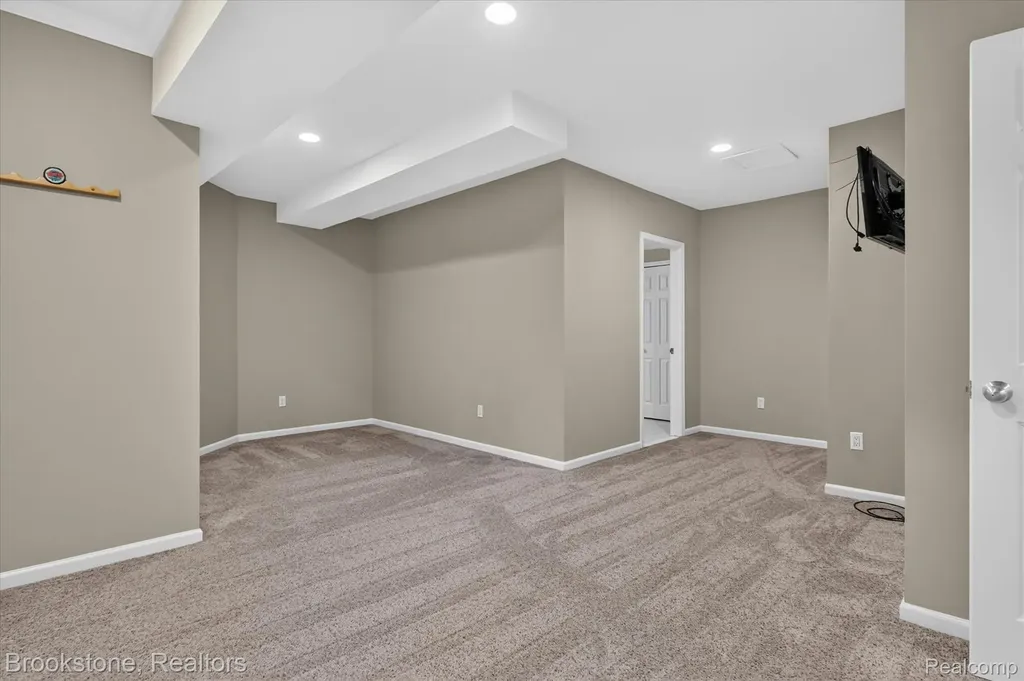 1330 Corey Cove White Lake Charter Township MI 48383