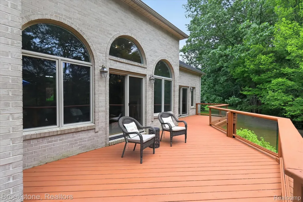 1330 Corey Cove White Lake Charter Township MI 48383