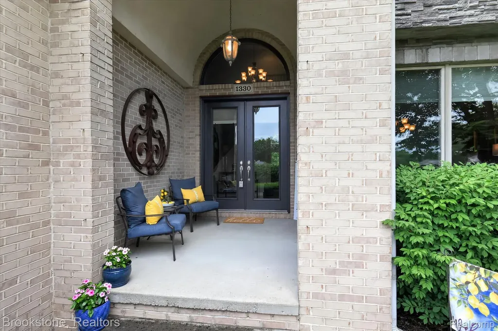 1330 Corey Cove White Lake Charter Township MI 48383