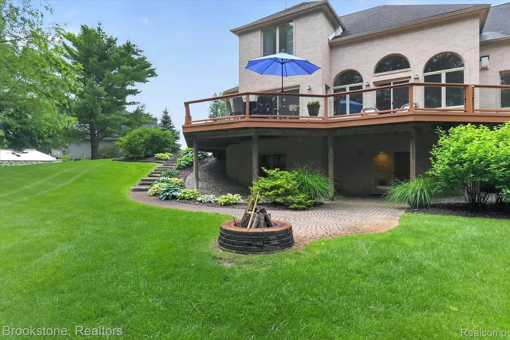 1330 Corey Cove White Lake Charter Township MI 48383