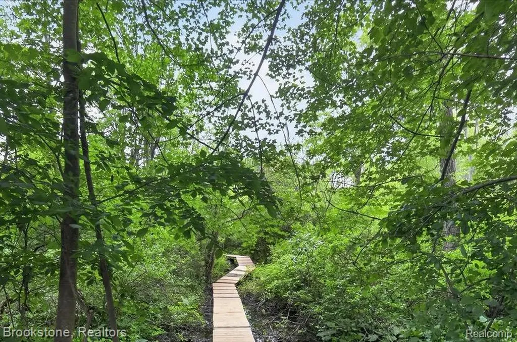 1330 Corey Cove White Lake Charter Township MI 48383
