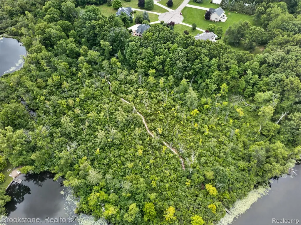 1330 Corey Cove White Lake Charter Township MI 48383