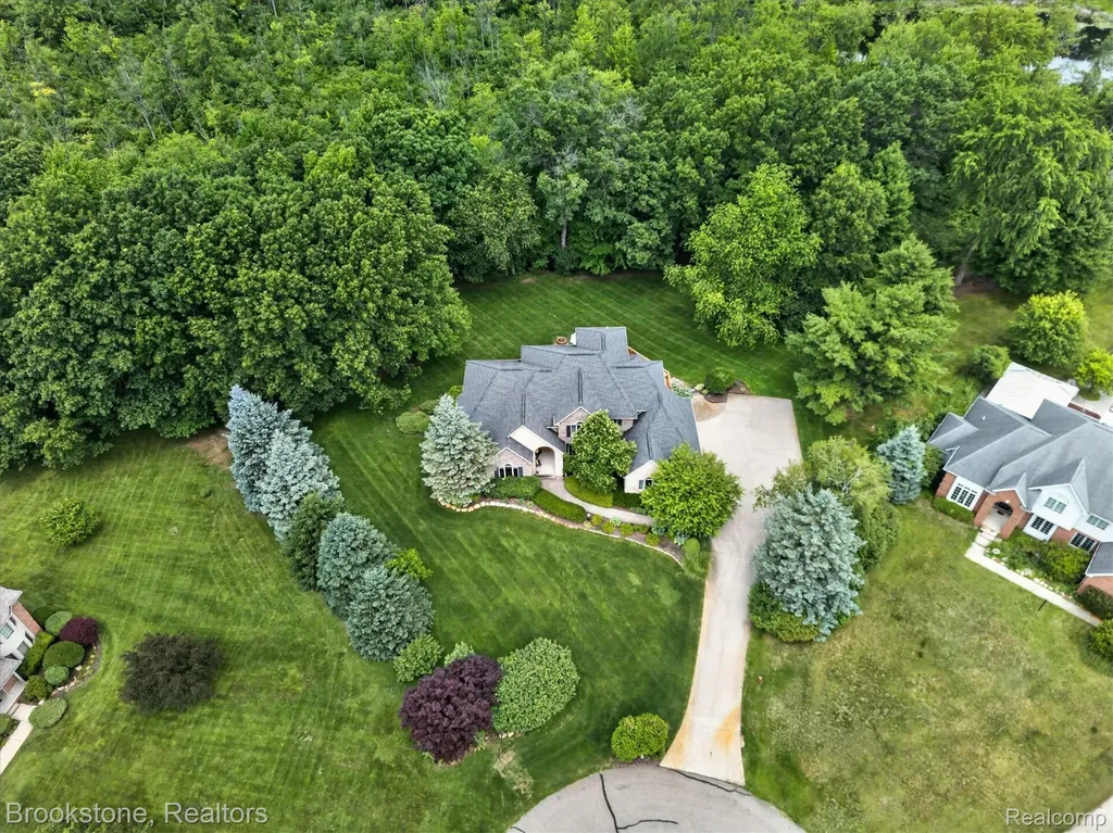 1330 Corey Cove White Lake Charter Township MI 48383