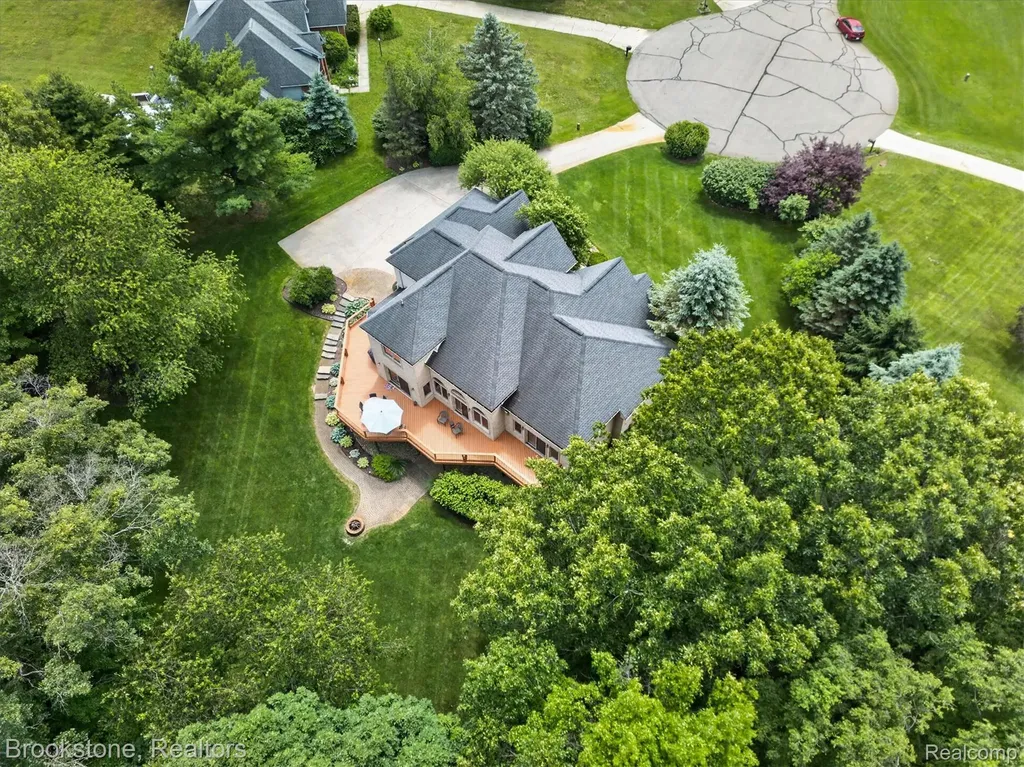 1330 Corey Cove White Lake Charter Township MI 48383