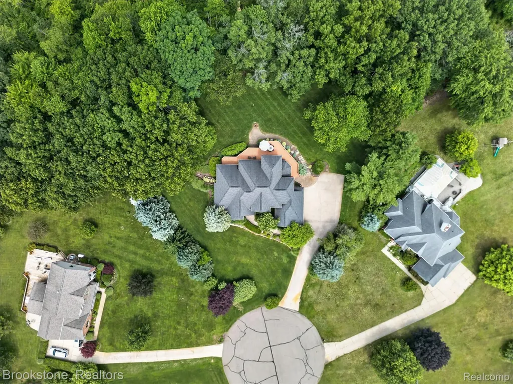 1330 Corey Cove White Lake Charter Township MI 48383