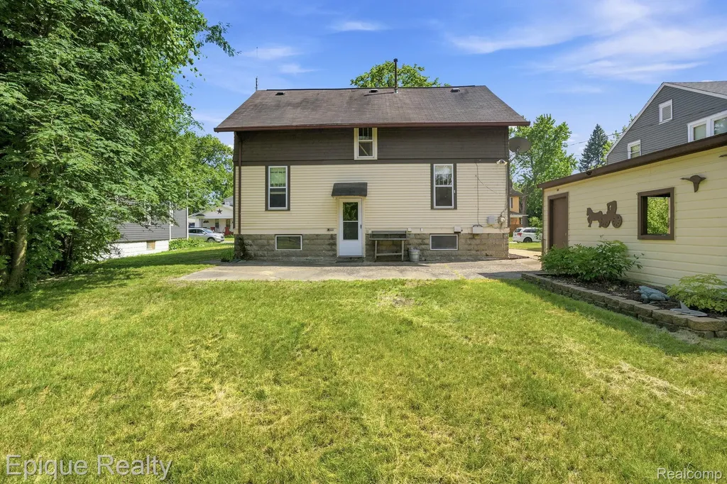 819 Tunnel Street Port Huron City MI 48060