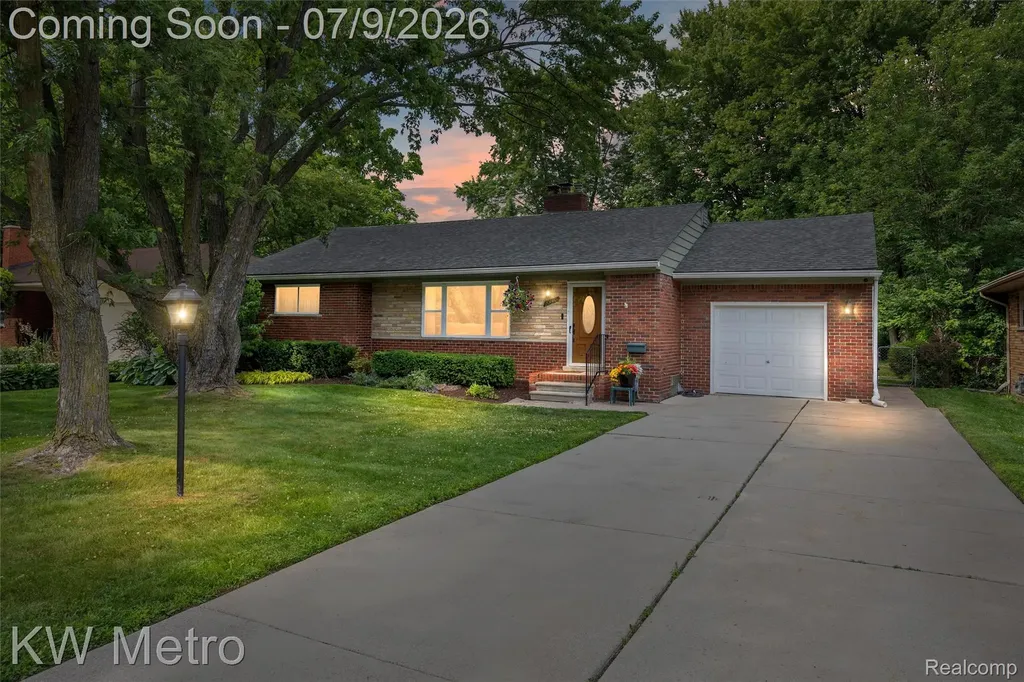20665 Woodcrest Street Harper Woods City MI 48225