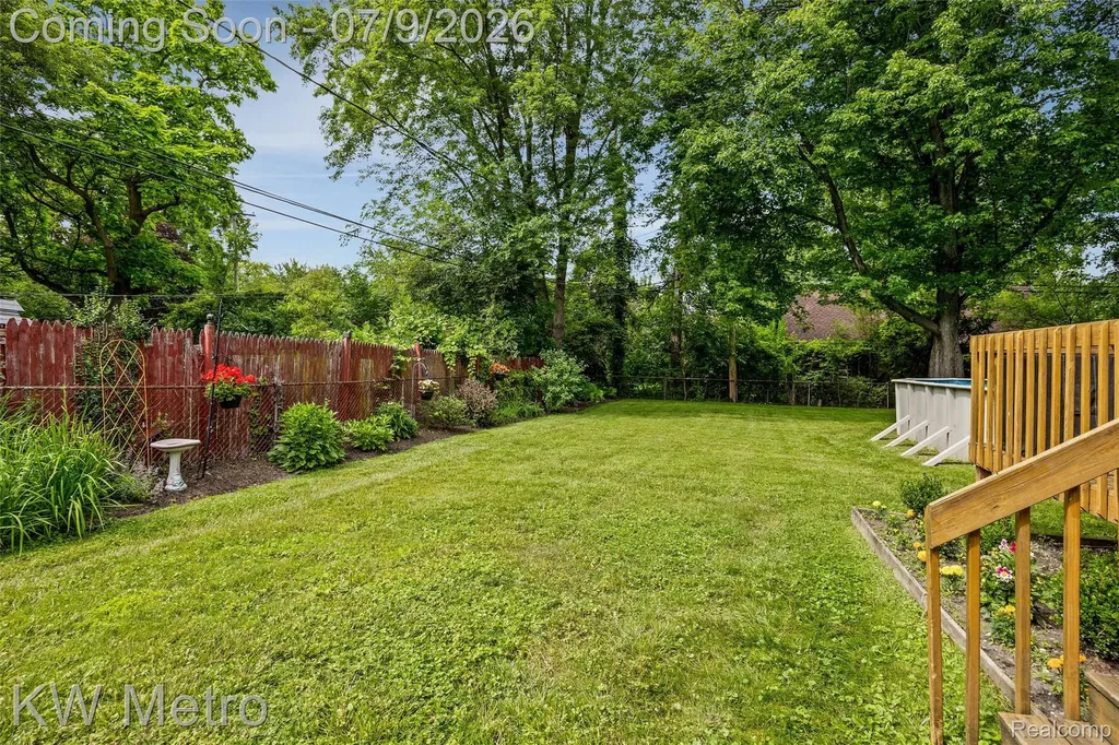 20665 Woodcrest Street Harper Woods City MI 48225