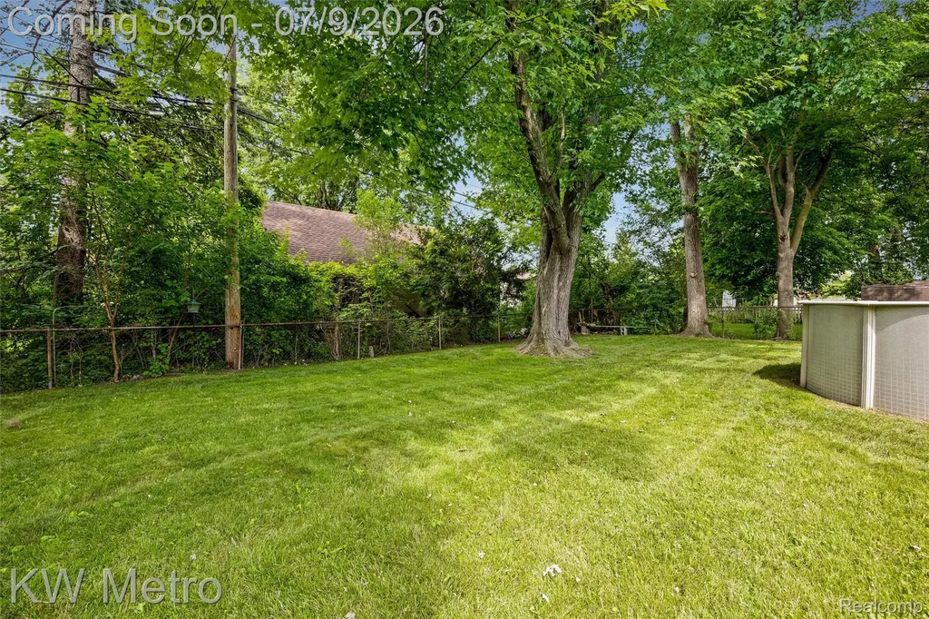 20665 Woodcrest Street Harper Woods City MI 48225