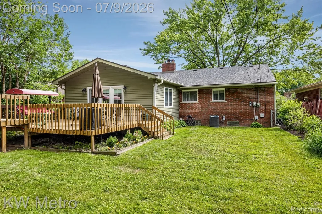 20665 Woodcrest Street Harper Woods City MI 48225
